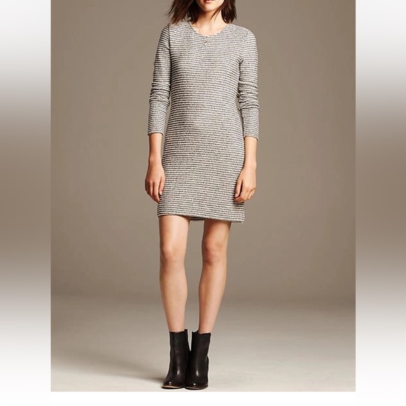 Banana Republic Dresses & Skirts - Banana Republic Textured Knit Long Sleeve Shift Dress Exposed Zipper Size 2P